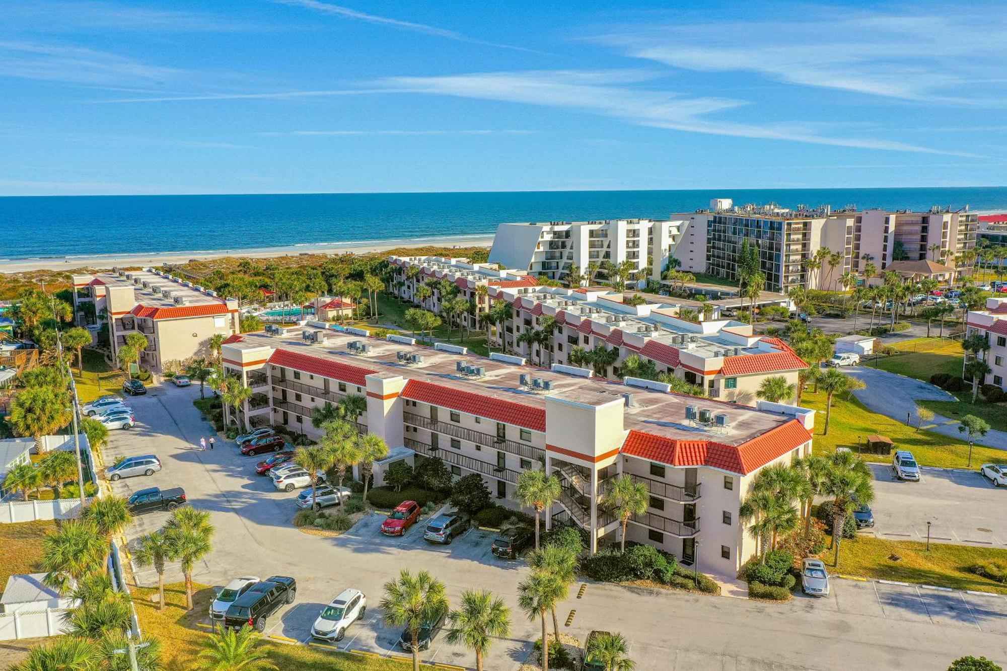 Ocean Village Club Butler Beach Rum bild