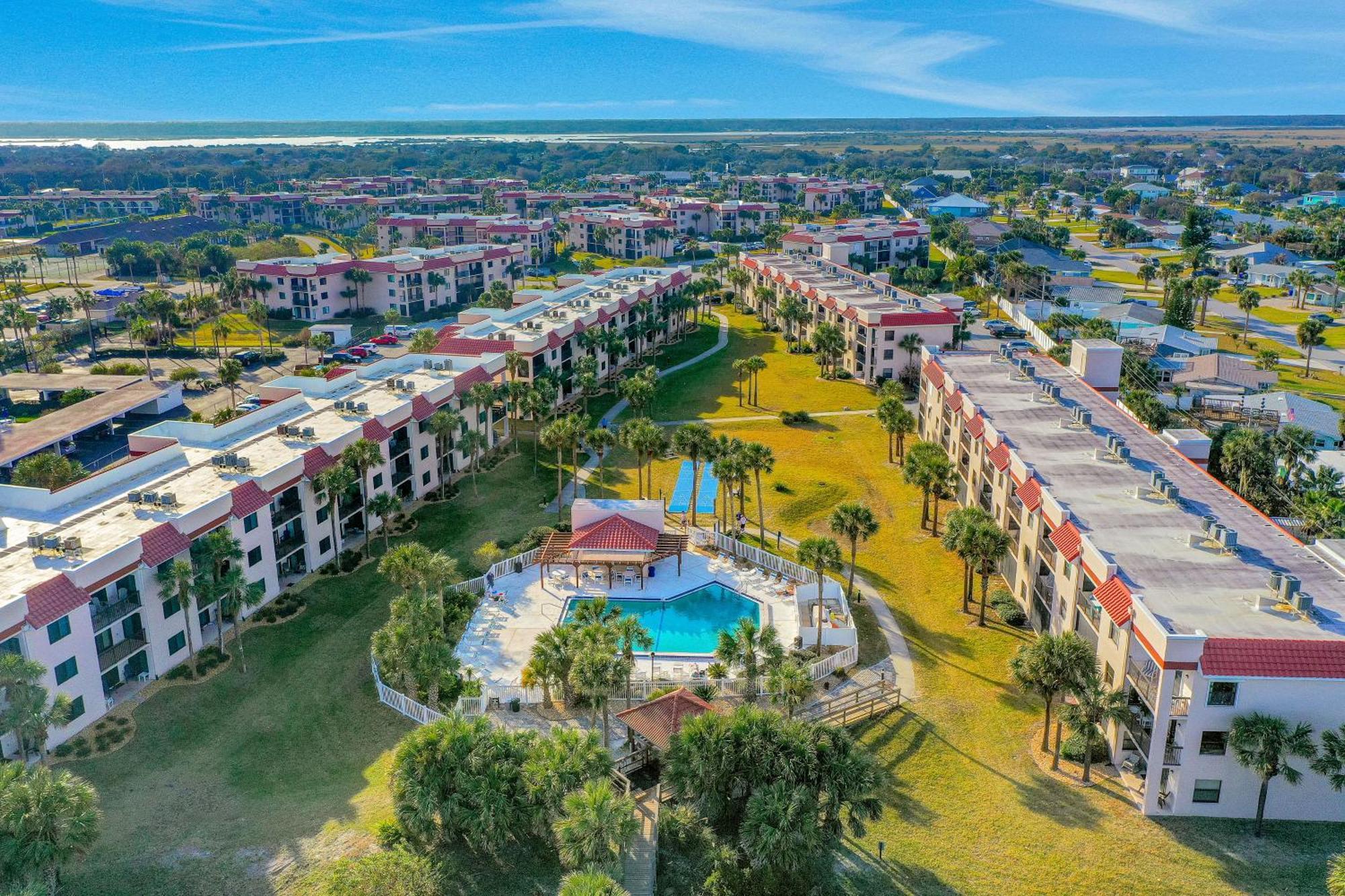 Ocean Village Club Butler Beach Rum bild